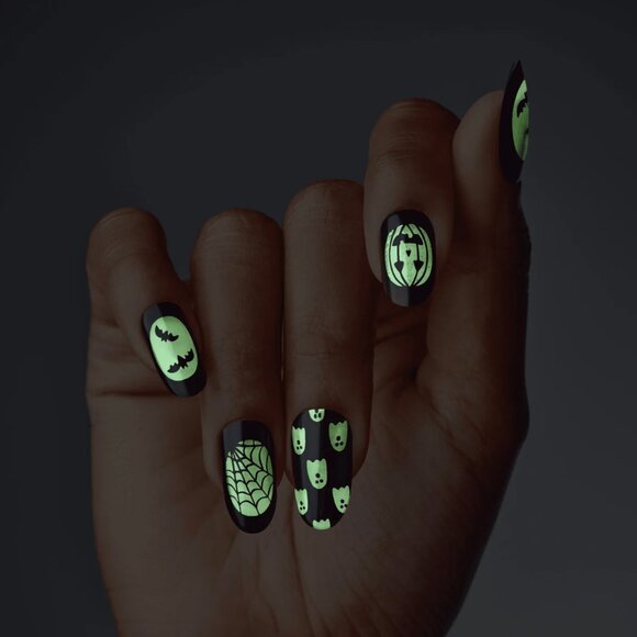 Voguish Fantasy Glow in the DarkHalloween - The Nightmares - Picture 3 of 7